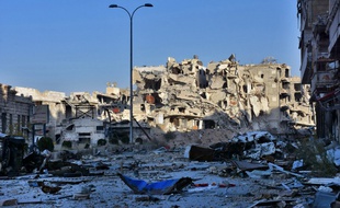 Des bâtiments détruits lors de l'assaut lancé par le régime syrien sur la zone d'Alep contrôlée par les rebelles, le 28 novembre 2016