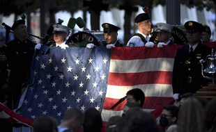 New York rend hommage aux victimes du 11-Septembre pour les 20 ans des attaques.