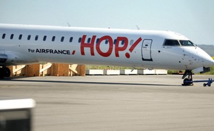 Una vion Hop! sur le tarmac de l'aéroport de Morlaix, le 7 avril 2017.
