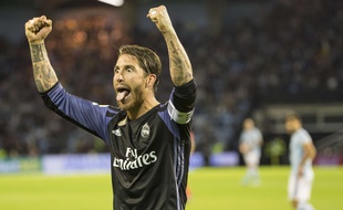 Sergio Ramos fête le titre de champion d'Espagne du Real Madrid, le 17 mai 2017.