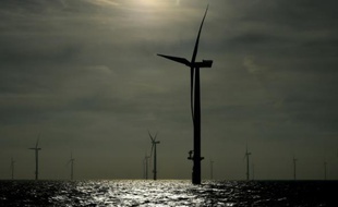 Des éoliennes de E.ON sur l'archipel d'Helgoland en Mer du Nord, en Allemagne, en novembre 2015