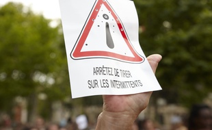 Affiche brandie lors d'une manifestation des intermittents du spectacle à Montpellier, le 22 juin 2014.