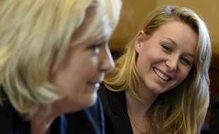 Marine Le Pen et sa nièce Marion Marechal-Le Pen pendant une conférence de presse à Paris, le 7 avril 2016.