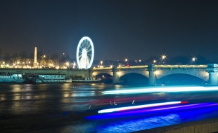 Illustration: Paris de nuit.