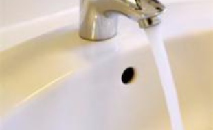 Chaque Français peut réduire sa quantité de déchets produits d'environ 20% grâce à une série de gestes simples tels que privilégier l'eau du robinet plutôt que l'eau minérale, a souligné vendredi l'Agence de l'environnement et de la maîtrise de l'énergie (Ademe).