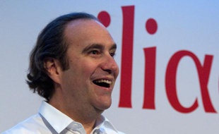 Xavier Niel avant la conférence de presse de présentation des résultats annuels d’Iliad, le 8 mars 2012 à Paris.