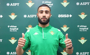 Nabil Fekir a été présenté sous ses nouvelles couleurs du Betis Séville dans la nuit de lundi à mardi via Twitter.