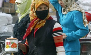 Un séisme d'une magnitude de 6,3 a frappé dimanche une zone peu habitée de la région du Xinjiang, dans l'ouest de la Chine, près de la frontière avec le Tibet, a annoncé l'Institut américain de géophysique (USGS).