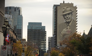 La fresque murale à Montréal en hommage à Leonard Cohen.