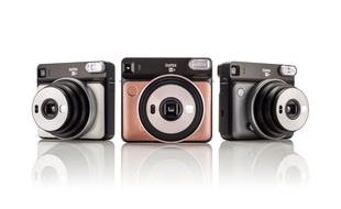 L'Instax SQ6 de Fujifilm, décliné en trois coloris.