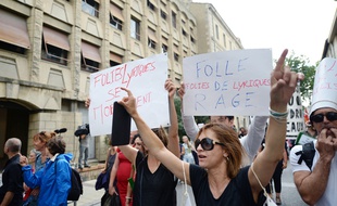 Des intermittents du spectacle manifestent à Avignon, le 4 juillet 2014.
