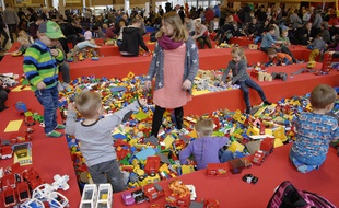 Des enfants au Lego World Event de Copenhague au Danemark le 12 février 2015.