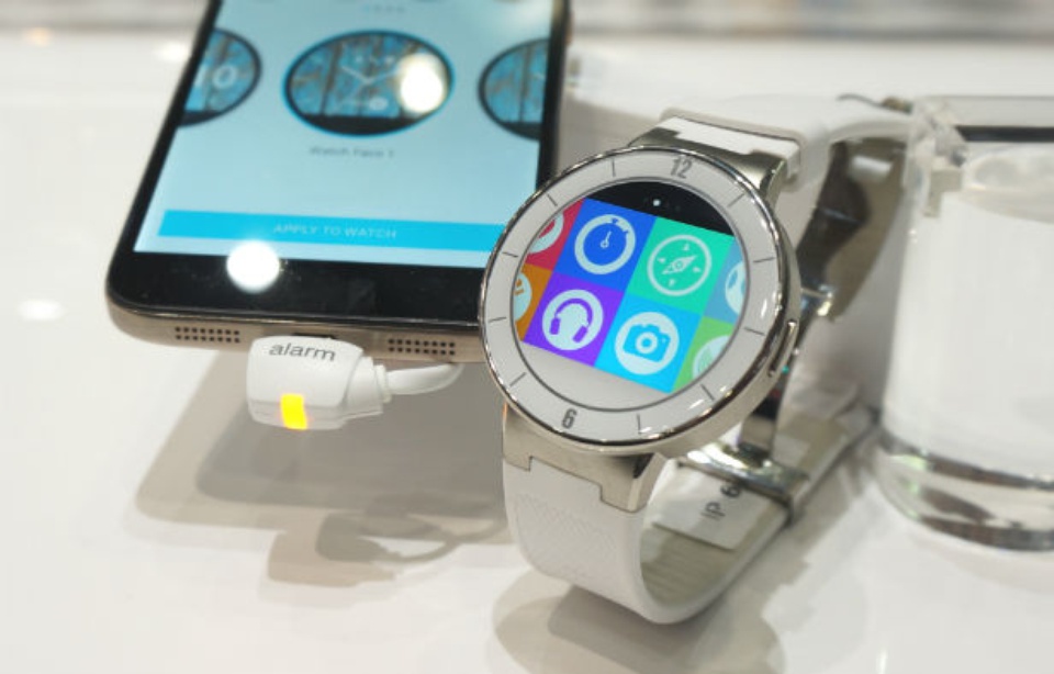 MWC 2015 Watch pourquoi la montre d Alcatel OneTouch peut faire