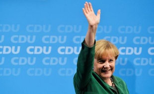 La chancelière Angela Merkel et son rival social-démocrate Peer Steinbrück jetaient mercredi leurs dernières forces pour mobiliser des électeurs déçus par une campagne ennuyeuse, à quatre jours d'élections législatives qui s'annoncent serrées.