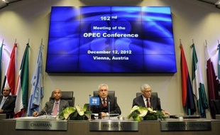 Les membres de l'Organisation des pays exportateurs de pétrole (Opep), qui a décidé mercredi de laisser inchangé son plafond de production, ont échoué à s'entendre sur la nomination d'un nouveau secrétaire général et ont reconduit le Libyen Abdallah El-Badri pour un an.