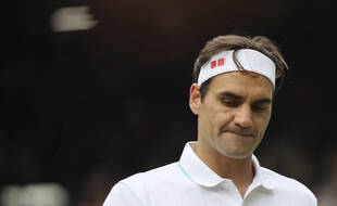Roger Federer lors de sa défaite en quart de finale de Wimbledon contre Hubert Hurkacz, le 7 juillet 2021.