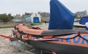 Le canot pneumatique des sauveteurs en mer de Molène a été lardé de coups de cutter.