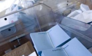 Des enveloppes de bulletins de vote