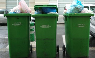 En France, chaque habitant produit 374 kg de déchets annuels.