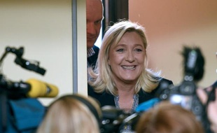 Marine Le Pen arrive à une conférence de presse à Arras,l e 30 juin 2015