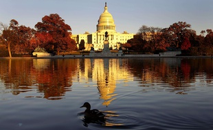 Un républicain critique les canards du capitole et relance la polémique sur les dépenses de Trump