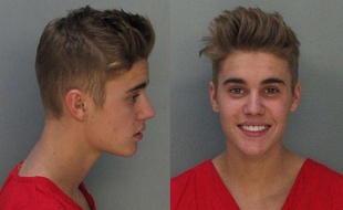 Le «mug shot» de Justin Bieber, arrêté en Floride le 23 janvier 2014 pour conduite en état d'ivresse.