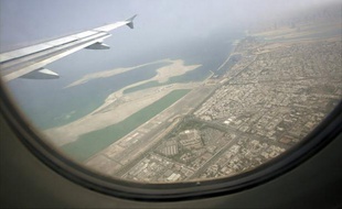 Une vue aérienne de l'aéroport de Dubaï, le 19 avril 2007