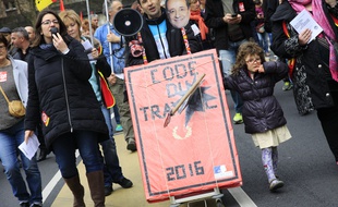 Des manifestants opposés au projet de loi travail, à Grenoble, le 31 mars 2016.