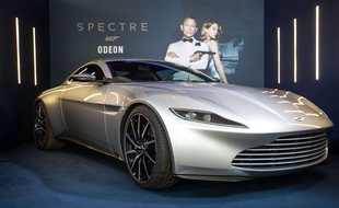 Une Aston Martin DB10, exposée à Londres, le 27 septembre 2015.