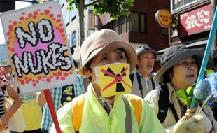 Des milliers de manifestants se sont rassemblés dimanche à Tokyo pour protester contre le nucléaire, alors que le Premier ministre conservateur Shinzo Abe songe à réactiver les réacteurs, dont la plupart sont à l'arrêt en raison de l'accident de Fukushima.