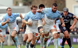 Le pilier de Bayonne Denis Avril a été nommé entraîneur des avants et adjoint de Didier Faugeron, entraîneur-manageur de l'Aviron depuis l'éviction dimanche de Jean-Pierre Elissalde, a-t-on appris lundi auprès du club basque, 13e du Top 14 de rugby.