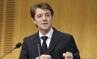 Le ministre de l'Economie, François Baroin, a assuré lundi que "tout était fait pour protéger les économies des Français", après que Standard and Poor's a menacé d'abaisser la note de 15 pays de la zone euro, dont celle de la France de deux crans.
