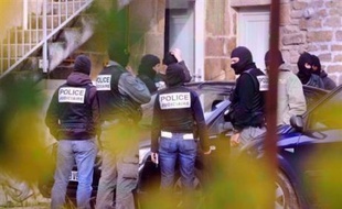 La cour d'appel de Paris a ordonné mardi la remise en liberté de trois des cinq jeunes incarcérés dans l'affaire des dégradations contre des lignes TGV, un "premier pas" salué par leur avocate Me Irène Terrel.