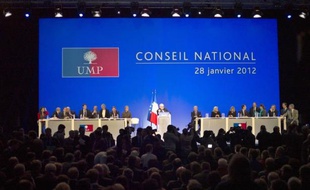 François Fillon a appelé samedi les membres du Conseil national de l'UMP à la mobilisation avant une élection présidentielle qui "reste imprévisible" et récompensera le "parti le plus décidé à aller chercher la victoire".