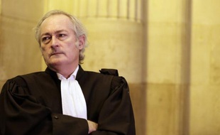 La cour d'appel de Paris a renvoyé jeudi au 11 et 12 avril le procès en appel de la cavale d'Yvan Colonna, comme l'avaient demandé les avocats de la défense après l'assassinat de Me Antoine Sollacaro, lors d'une très brève audience où un hommage a été rendu à l'avocat.