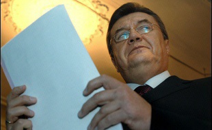 Le leader de l'opposition pro-russe, Viktor Ianoukovitch, battu par M. Iouchtchenko à la présidentielle de 2004, a quant à lui promis de maintenir des relations "mutuellement profitables" avec l'Union européenne.