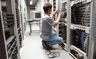 Des équipement réseau d'un fournisseur d'accès à Internet.