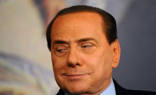 L'ex-chef du gouvernement italien Silvio Berlusconi a été condamné vendredi en première instance à 4 ans de prison ferme pour fraude fiscale dans l'affaire Mediaset, une peine assortie d'une interdiction d'exercer toute fonction publique pendant trois ans, a annoncé le tribunal de Milan (nord).