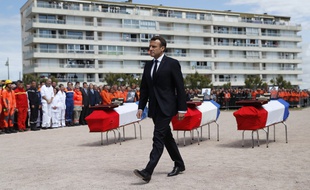 Emmanuel Macron a rendu hommage, le 13 juin 2019, aux trois sauveteurs de la SNSM, Yann Chagnolleau, Dimitri Moulic et Alain Guibert, morts lors d'un sauvetage en mer, le 7 juin 2019 aux Sables d'Olonne.
