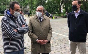 Roland Ries (au centre), avec Alain Fontanel (à droite) et Alexandre Feltz, l'adjoint à la santé.