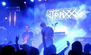 Le groupe Traxxx, joue à l'occasion du "Fest 213" dédié au rock et au métal, le 7 novembre 2015 à Constantine, en Algérie