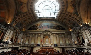 Le Parlement portugais a adopté mercredi en première lecture le budget d'une rigueur sans précédent présenté par le gouvernement socialiste minoritaire pour 2011, grâce à l'abstention de l'opposition de centre-droit.