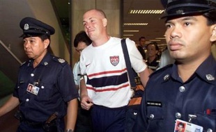 Barings: en février 1995, la plus ancienne banque d'affaires britannique, Barings est mise sous administration judiciaire à la suite de la cavale d'un de ses courtiers, Nick Leeson.