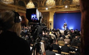 Si la presse française a globalement vu la prestation de Nicolas Sarkozy, mardi devant la presse, comme un "show bien rodé" aussi brillant qu'offensif, elle dénonce aussi le "rideau de fumée" d'une "politique de civilisation" qui dissimule mal les "promesses non tenues".