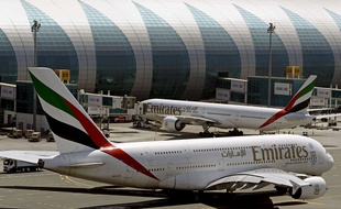 Illustration d'avions de la compagnie aérienne Emirates, à l'aéroport de Dubaï.