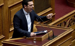 Le Premier ministre grec Alexis Tsipras s'exprime devant le Parlement le 8 février 2015 à Athènes