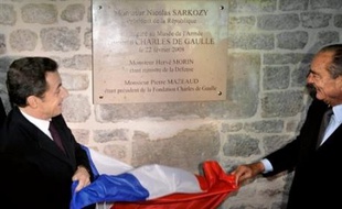 Le chef de l'Etat a dévoilé une plaque commémorative à l'entrée du monument, qu'il a ensuite visité avec de nombreuses personnalités, dont son prédécesseur Jacques Chirac, à l'origine du lancement de ce projet en 2002.