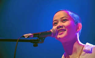 Lê Càt Trong Ly se produit pour la première fois en France.