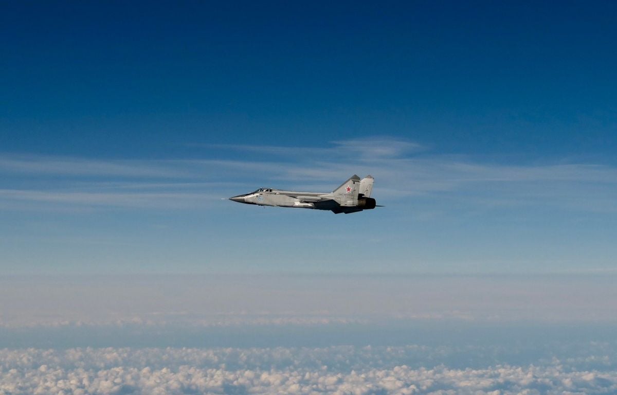 Face aux intrusions de drones et Mig-31 russes, « il faut adresser un message de fermeté »