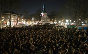 Des manifestants du mouvement #NuitDebout, place de la République, à Paris, le 5 avril 2016.